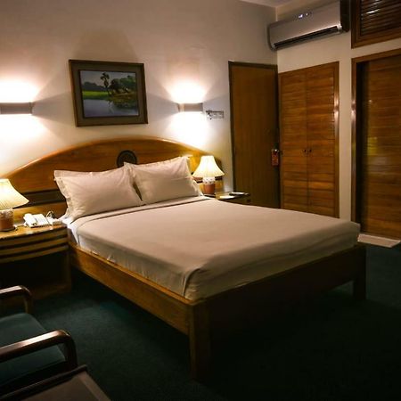 White House Hotel - City Center Dhaka Esterno foto