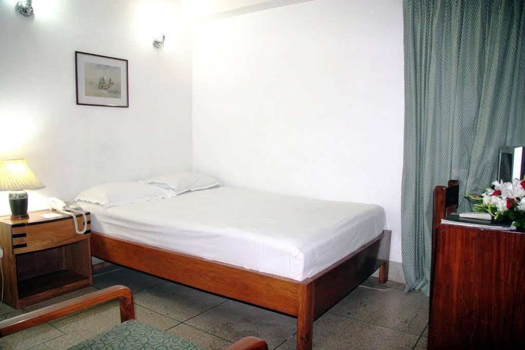 White House Hotel - City Center Dhaka Esterno foto