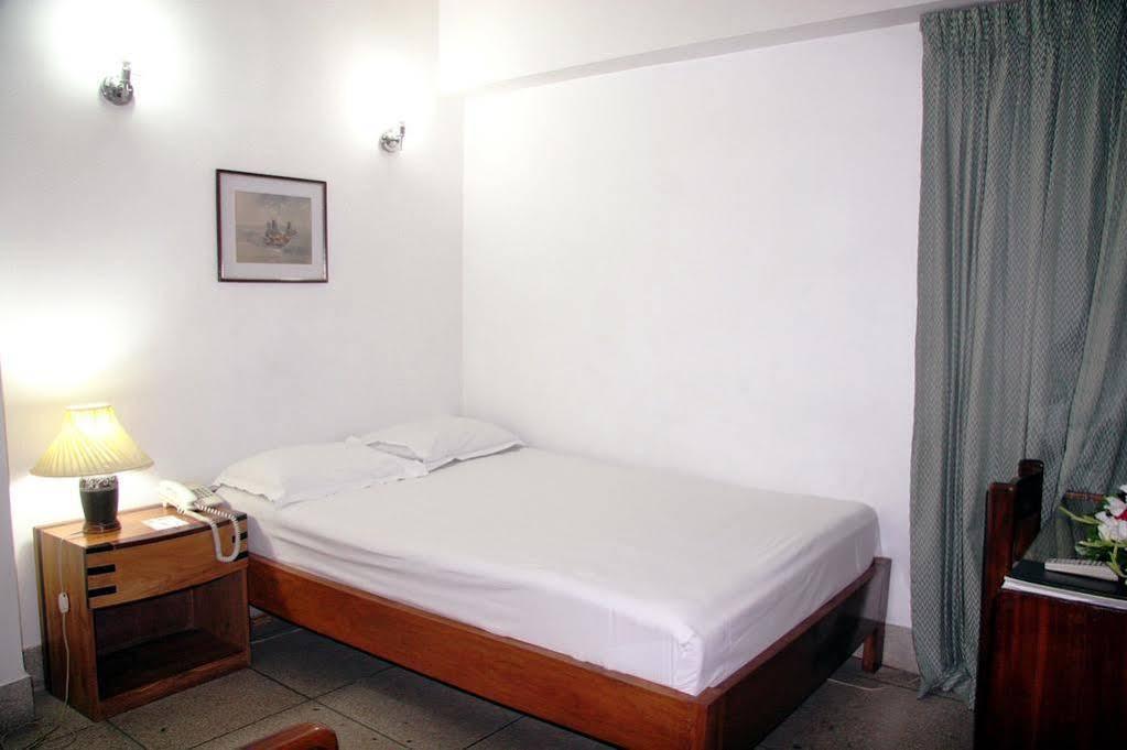 White House Hotel - City Center Dhaka Esterno foto