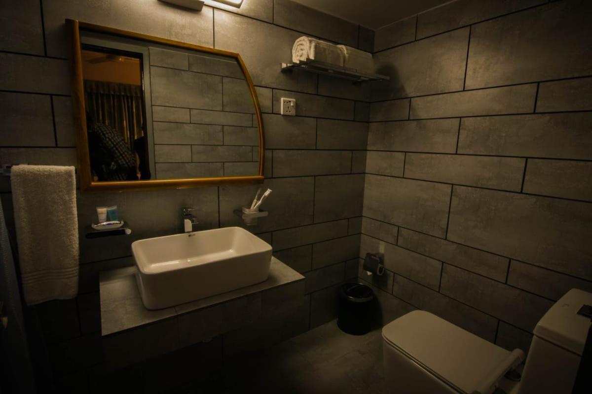 White House Hotel - City Center Dhaka Esterno foto