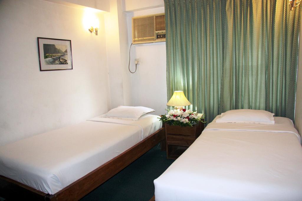 White House Hotel - City Center Dhaka Esterno foto