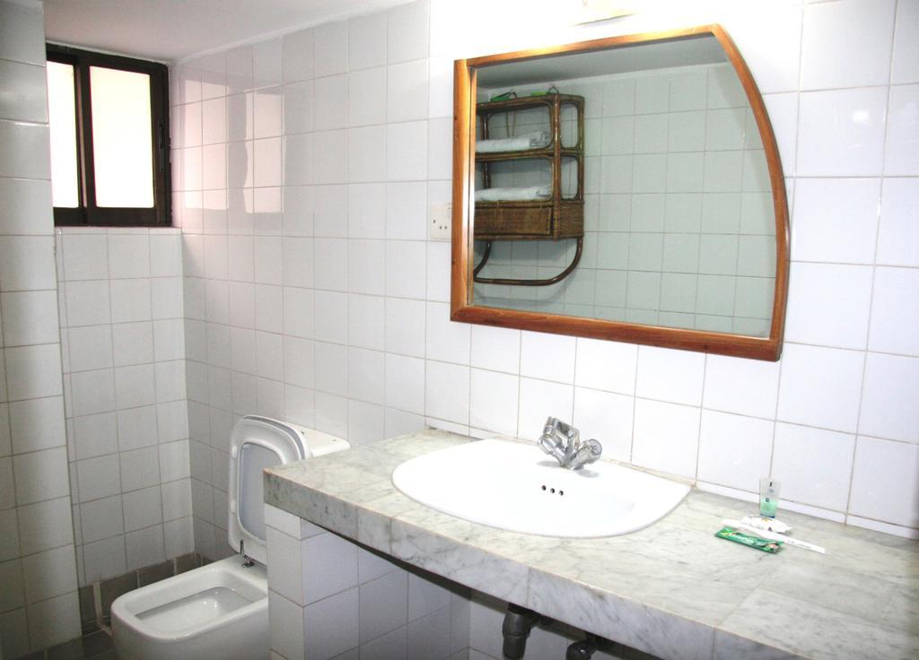 White House Hotel - City Center Dhaka Esterno foto