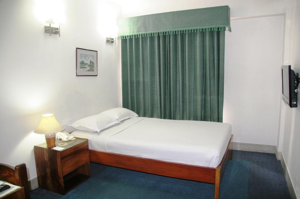 White House Hotel - City Center Dhaka Esterno foto