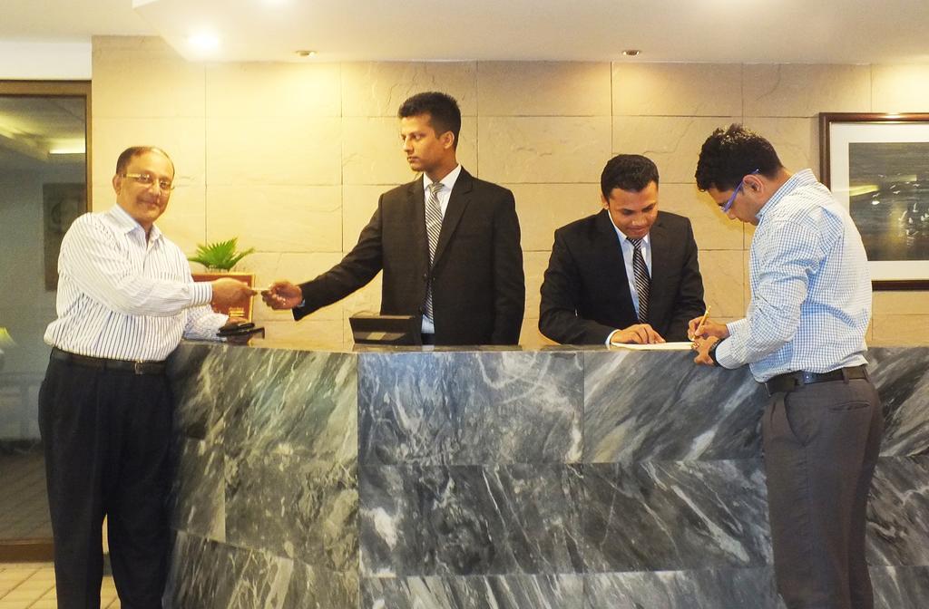 White House Hotel - City Center Dhaka Esterno foto