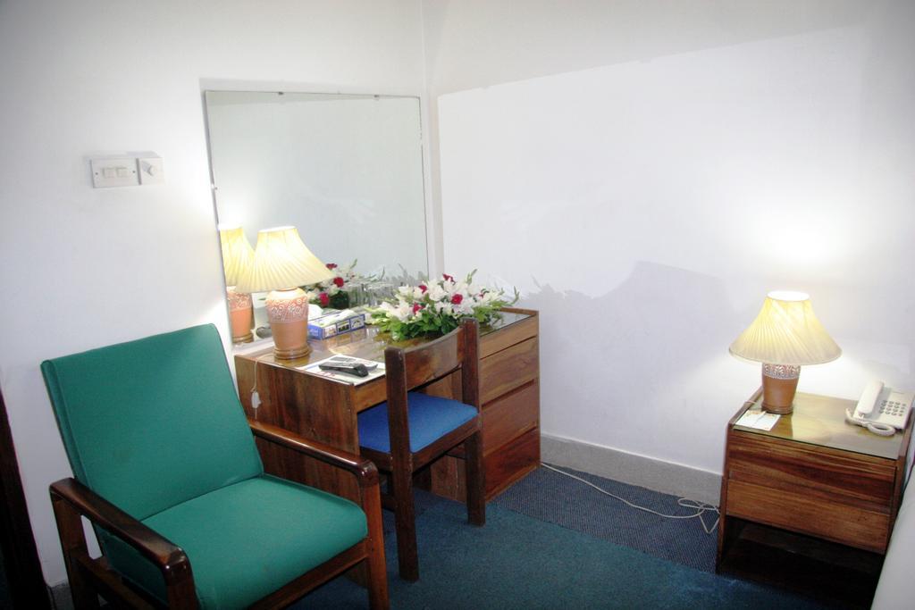 White House Hotel - City Center Dhaka Esterno foto