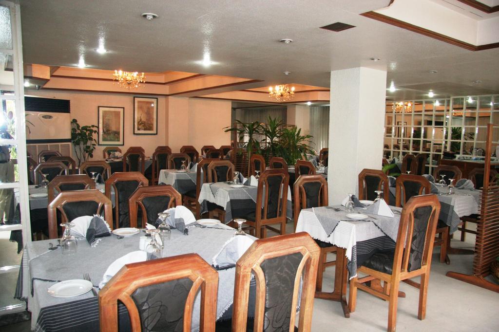 White House Hotel - City Center Dhaka Esterno foto