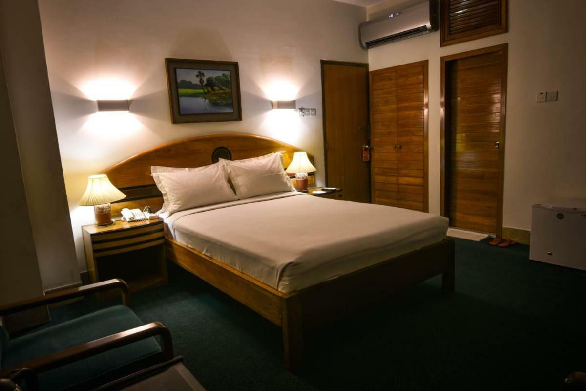 White House Hotel - City Center Dhaka Esterno foto