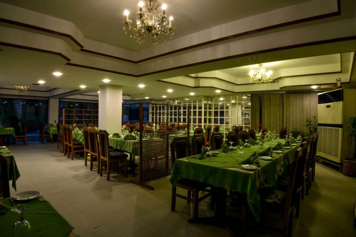 White House Hotel - City Center Dhaka Esterno foto