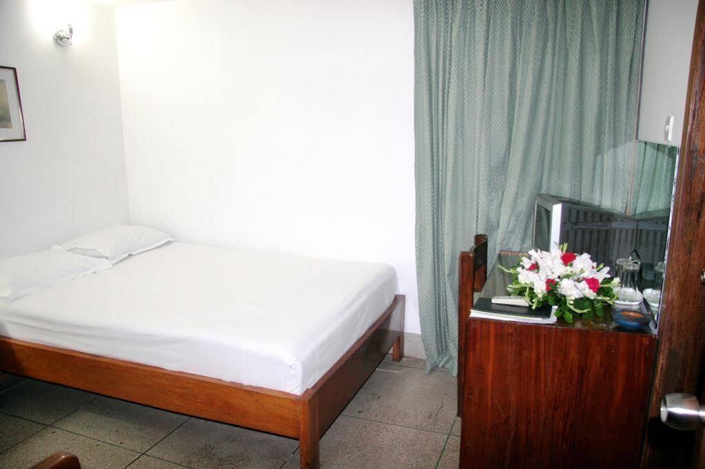 White House Hotel - City Center Dhaka Esterno foto